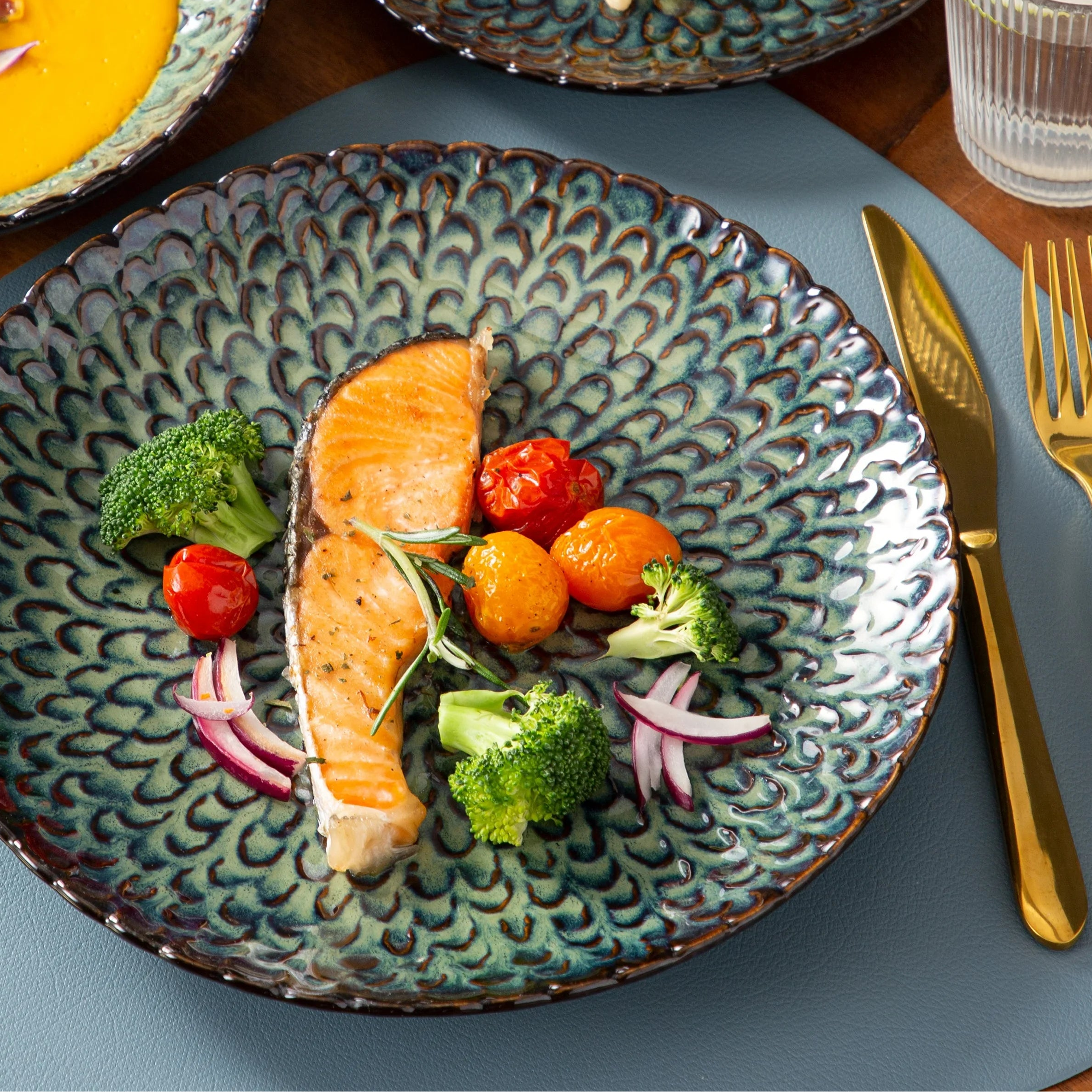Green Textured Stoneware Dinner Set