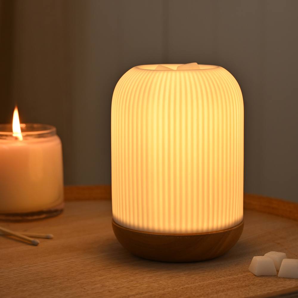 Ribbed white and wooded wax melt lamp